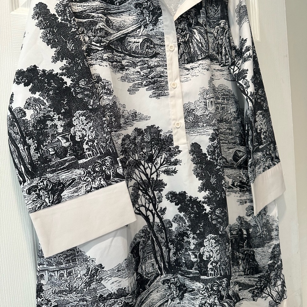 Chic Monochrome Women's Robe - Picture 3 of 11